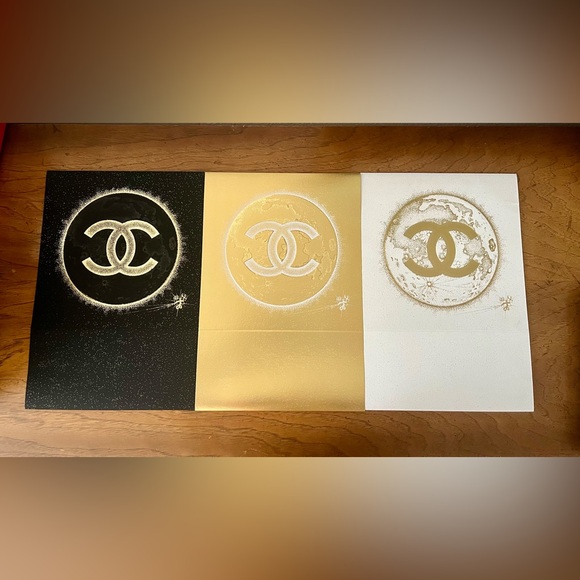 Series of CHANEL gift box slip covers in gold, black and white - Picture 2 of 7